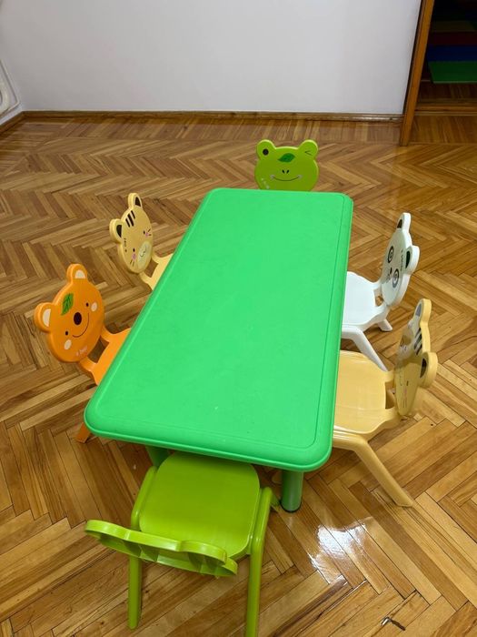 Детский стол со стульями