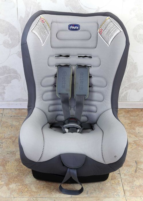 Детско столче за кола Chicco, което е подходящо за деца от 0 до 18 кг.