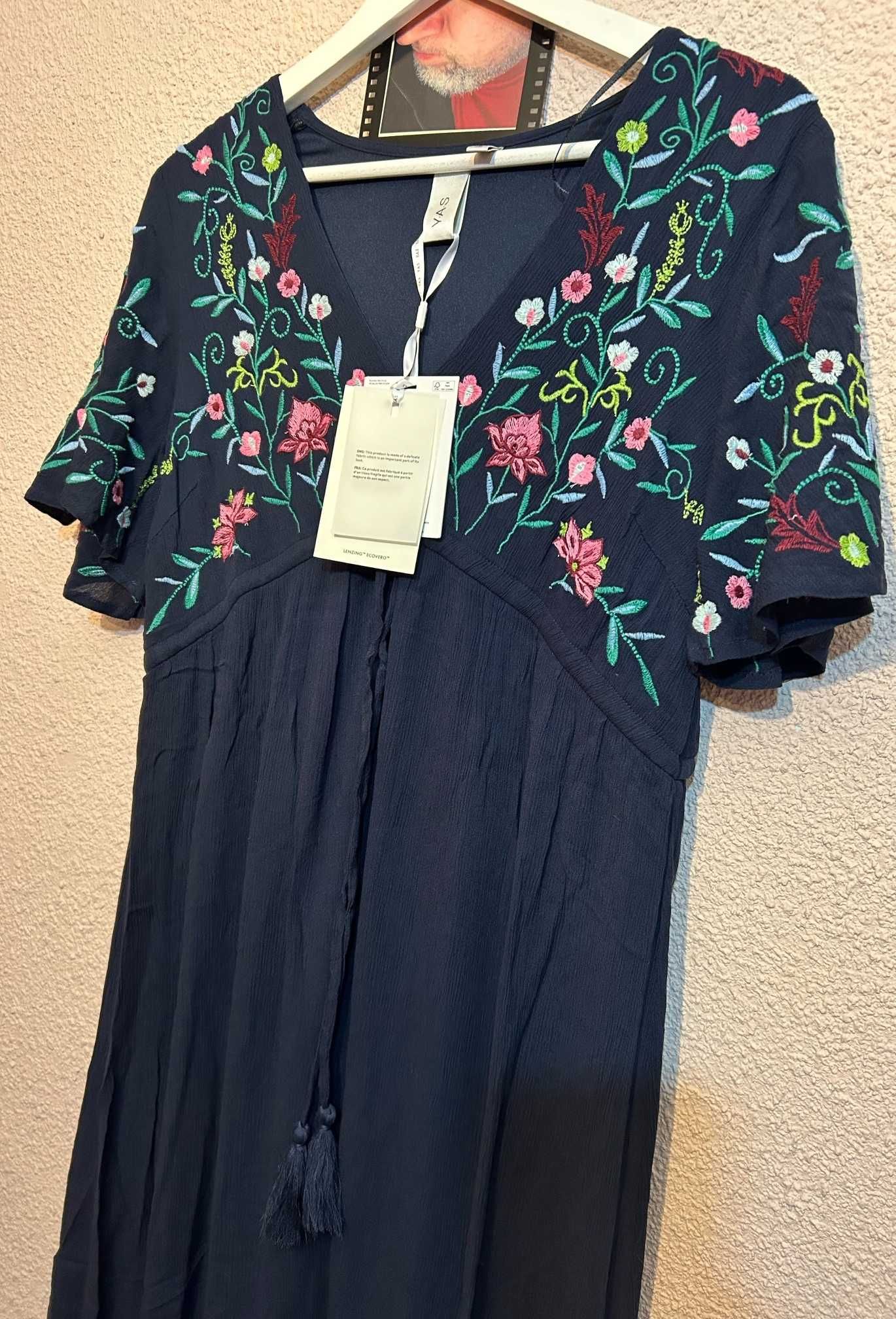 Rochie brodata yas