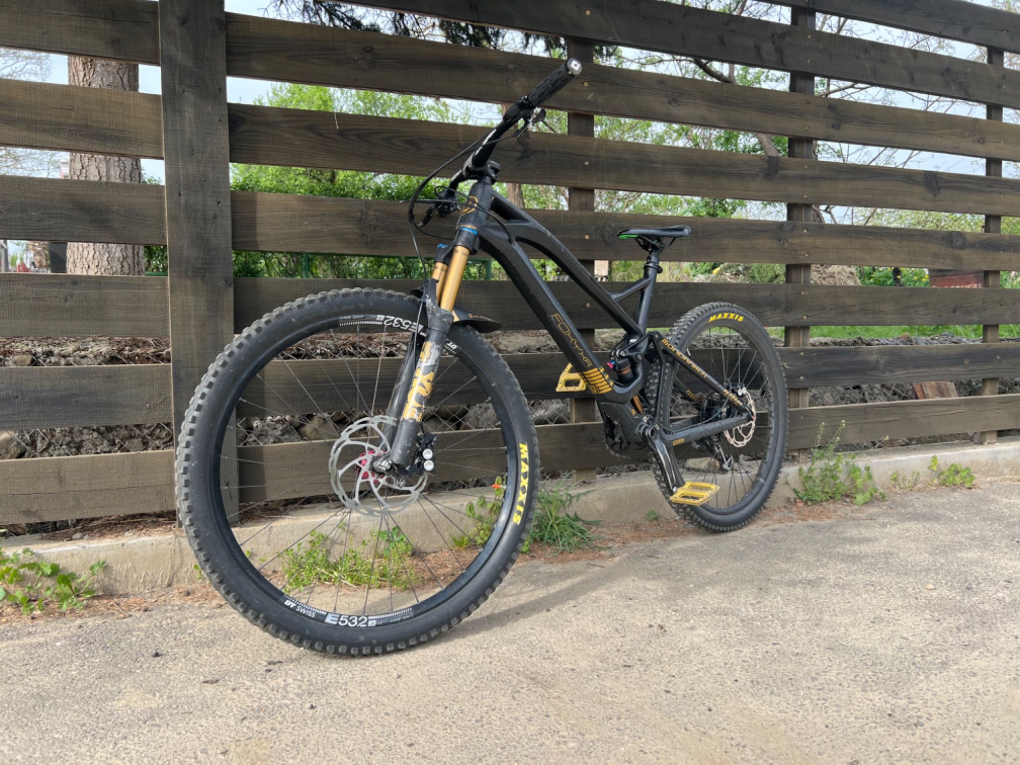 Vând bicicleta full suspension Mondraker Foxy XR.