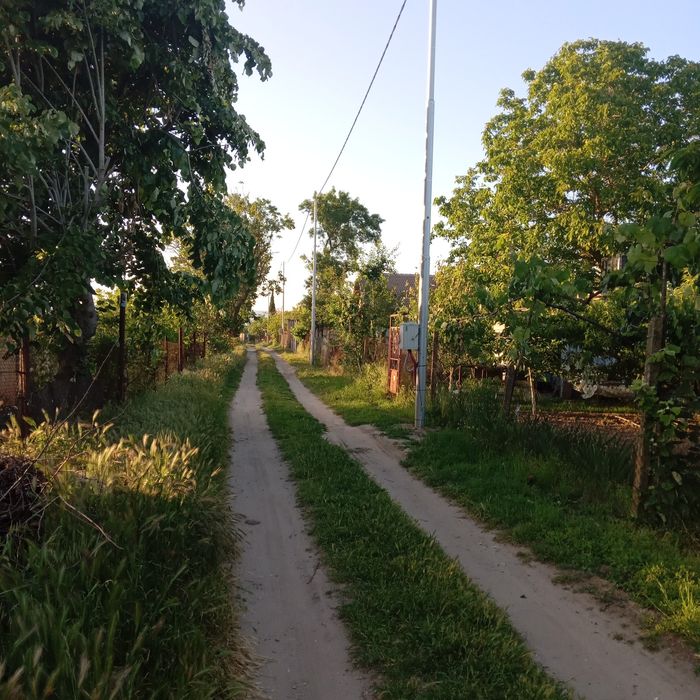 Продавам дворно място 600 кв.м.Местност Черешова градина