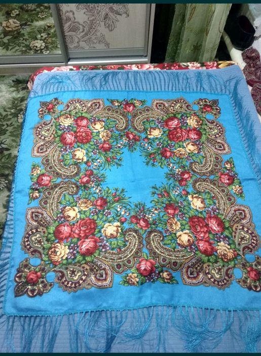 Красивый платок, наш адрес Сайрам центр