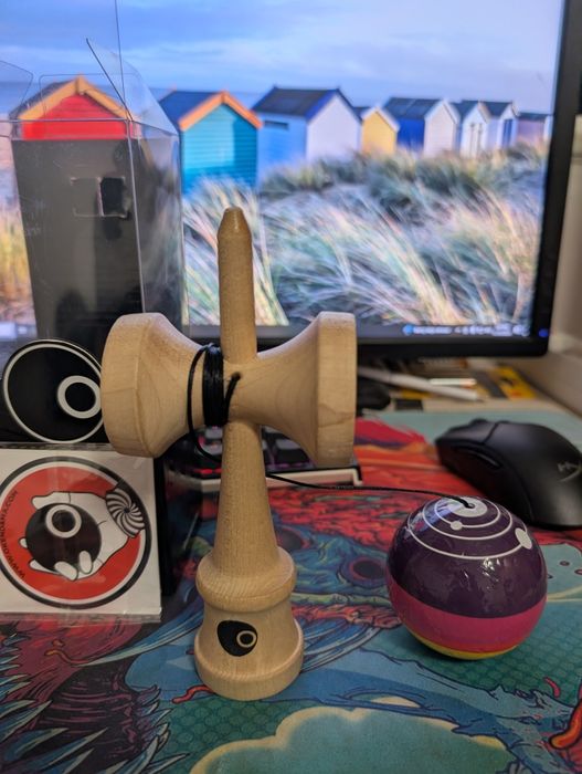 O Kendama grip foarte cu balene hole și rulment