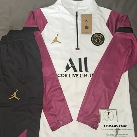 Продавам екип nike psg