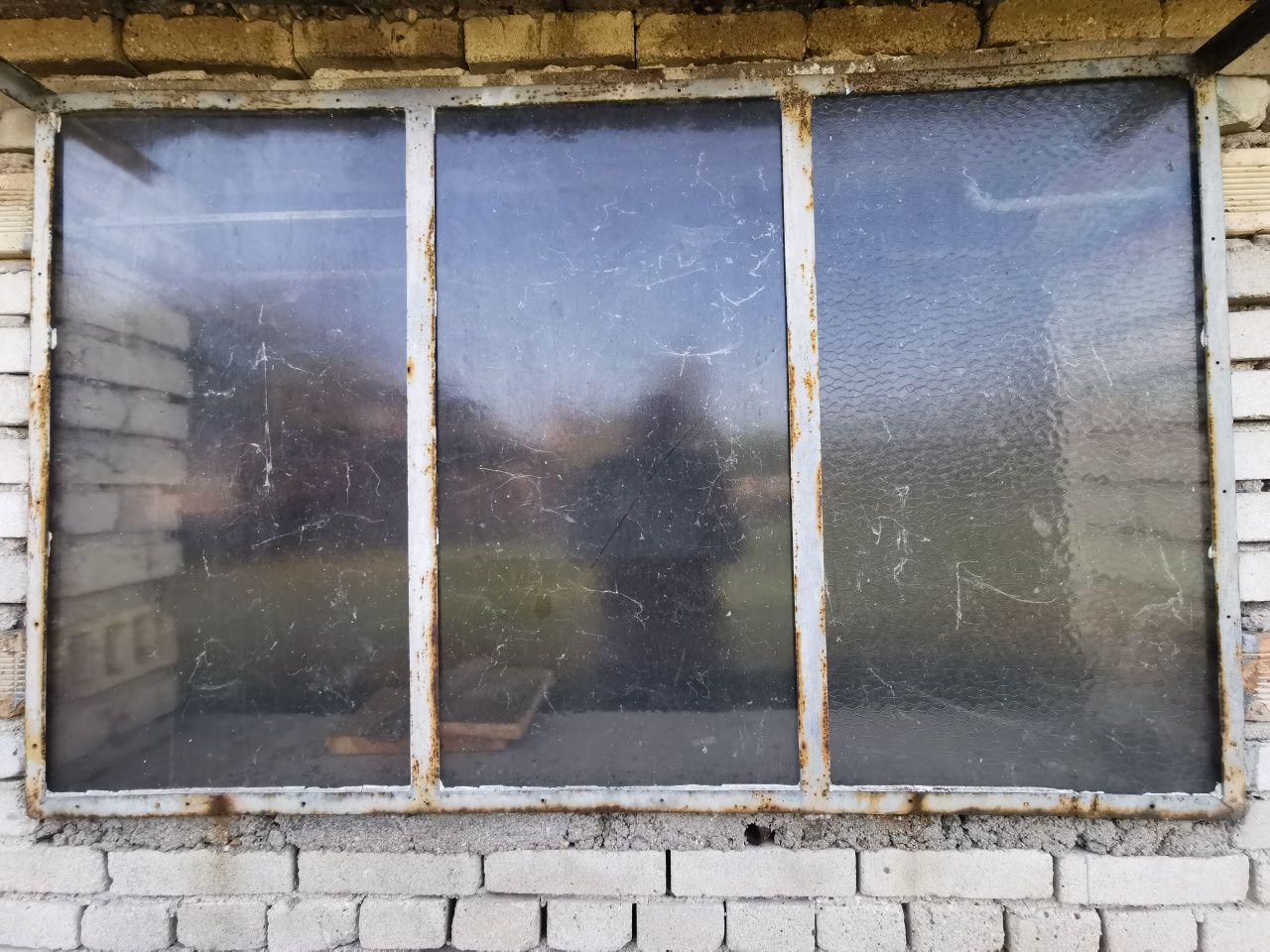 Прозорец за гараж остъклен, метална врата, рамки
