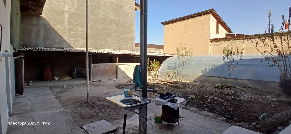 Majnuntol mahallasida 6 sotix uy sotiladi