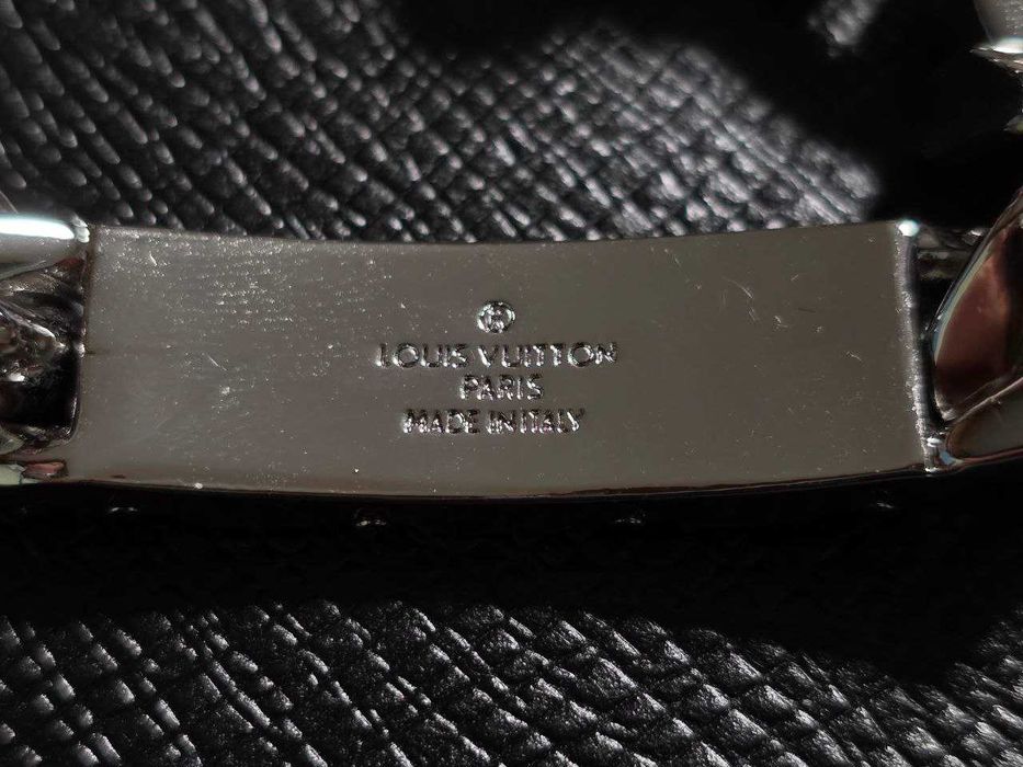 Louis Vuitton гривна