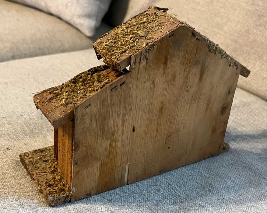 Iesle Nasterea Domnului decor lemn si figurine rasina 26x20 cm