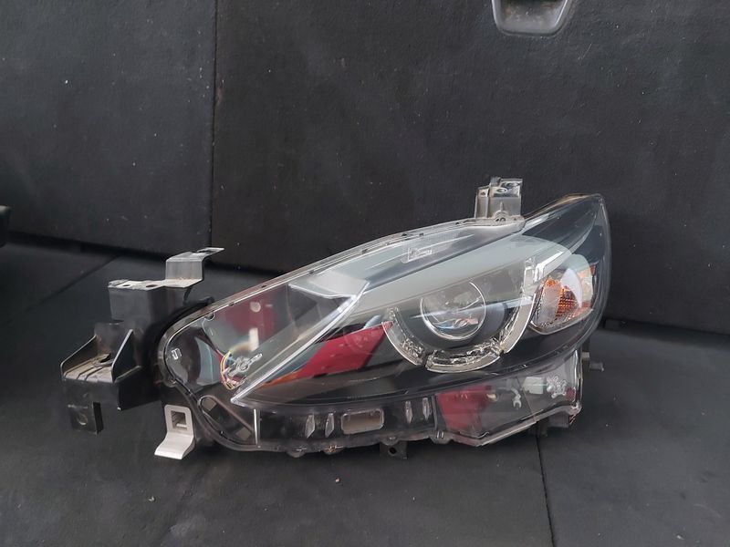 Фарове Mazda Cx-3 2016 LED