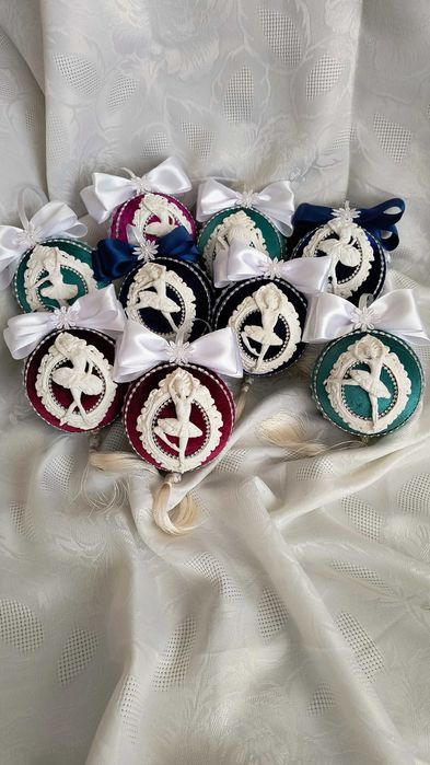 Коледни топки - ръчно изработени