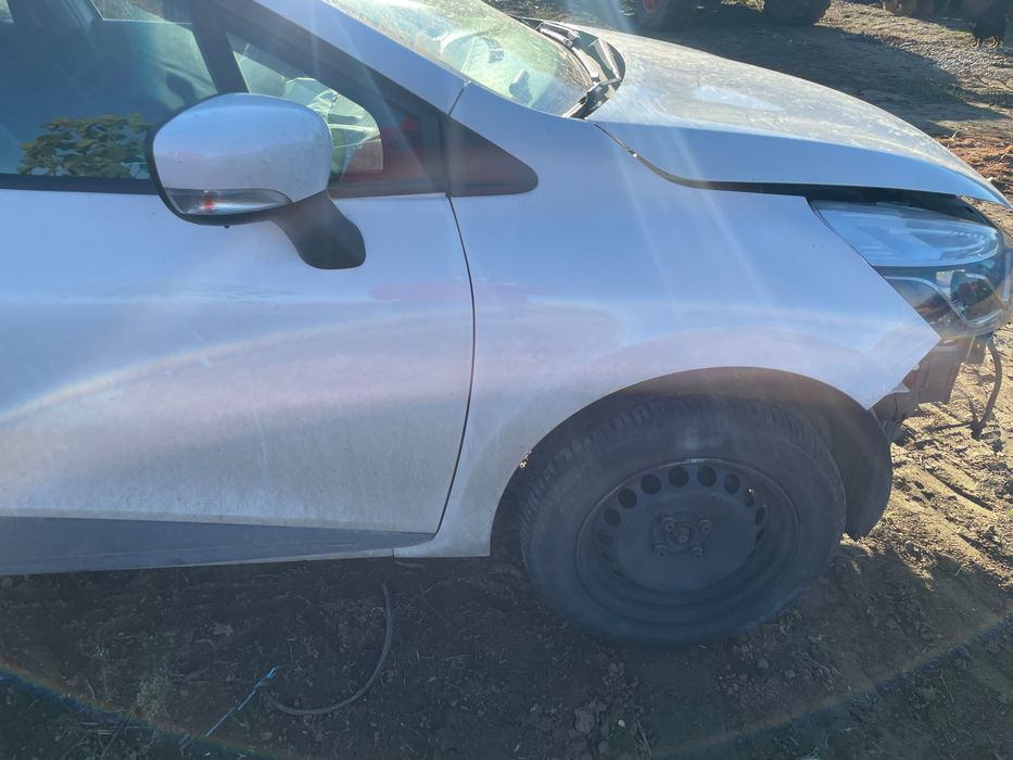 Se vinde Renault Clio 4 2016 avariat !