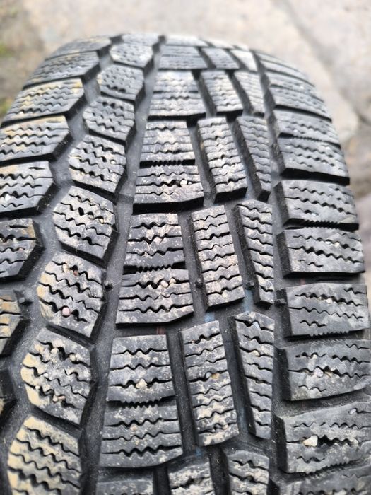 Продам шины 195/65R15