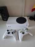 Xbox Series S cu 2 Controllere