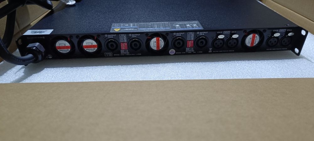 Amplificator Profesional 4 x 3000 W, Bridge 2 X 6000 W 4 ohm