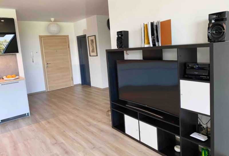 Дава се под наем Едностаен апартамент в София, Хладилника - 66 кв.м за 285 € - Снимка #2