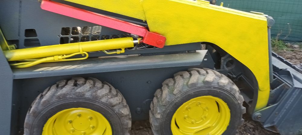 Miniincarcator bobcat fai komatsu 2100 ore cu Furci