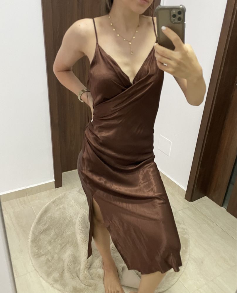 Rochie NOUA midi ZARA mocha mousse maro M satinata cu spatele gol