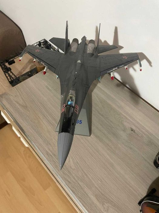 Vand avion de vanatoare rusesc Sukhoi Su-35 scara 1/48