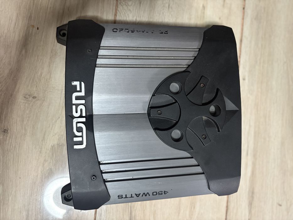 Subwoofer JBL cu statie