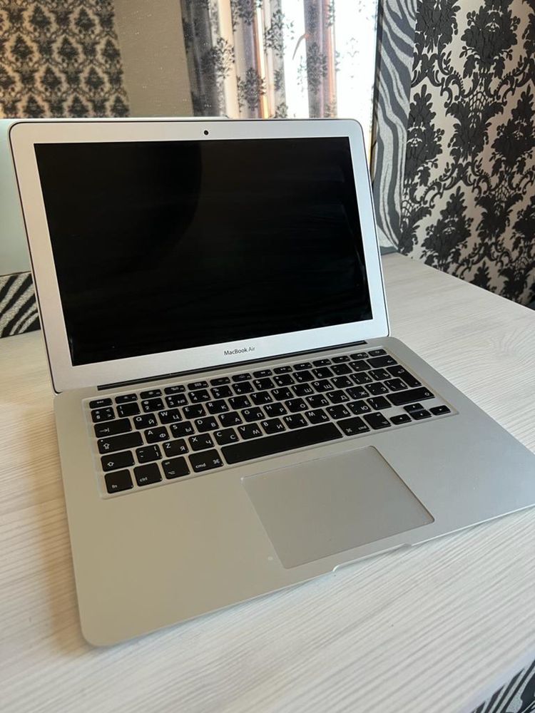 Продается ноутбук Apple MacBook Air 2017