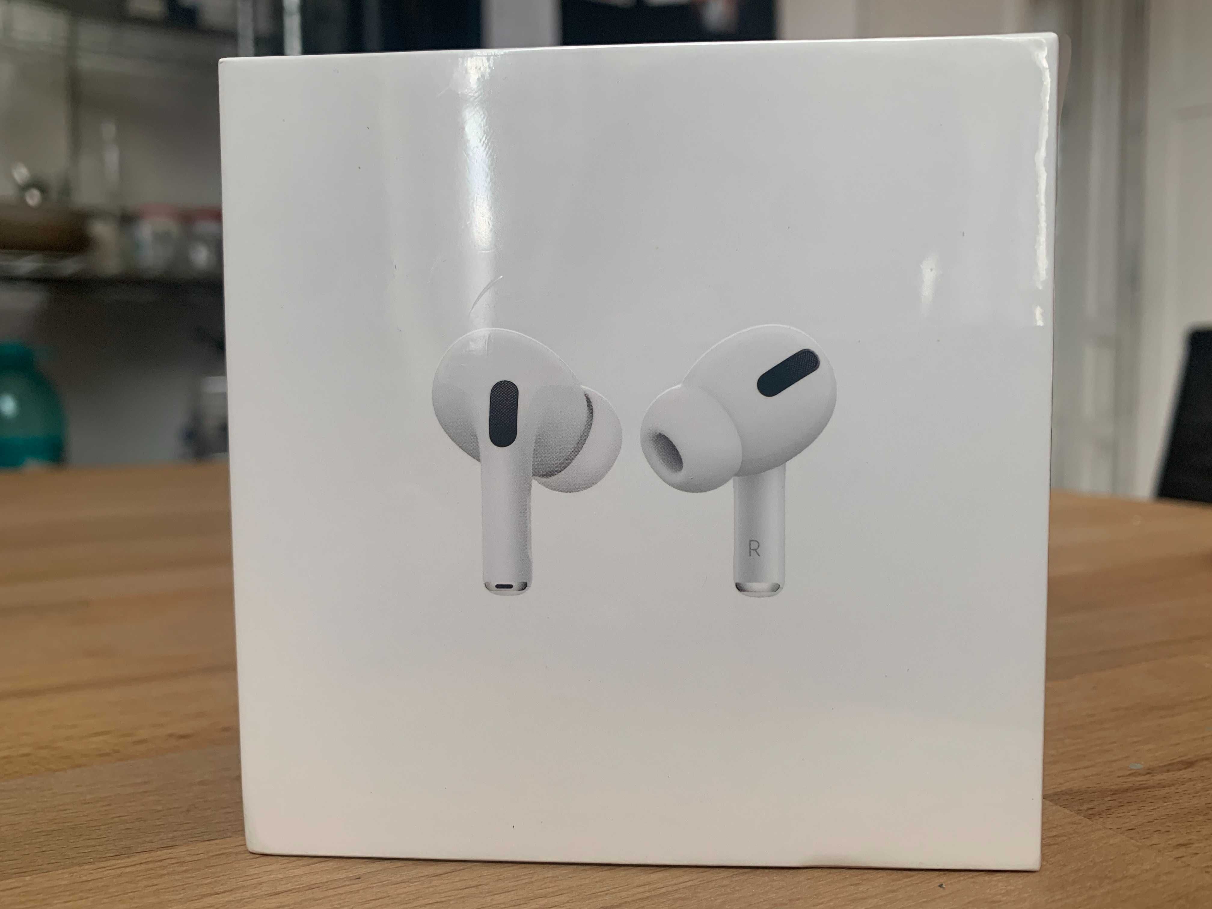 AirPods Pro gen. 1 cu carcasa