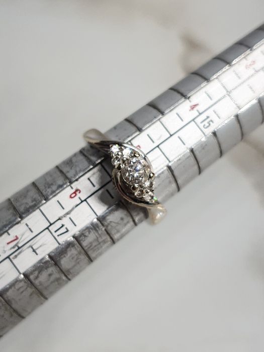 Inel din aur alb de 18K cu diamante naturale mărimea 50, gramaj 3,77 g