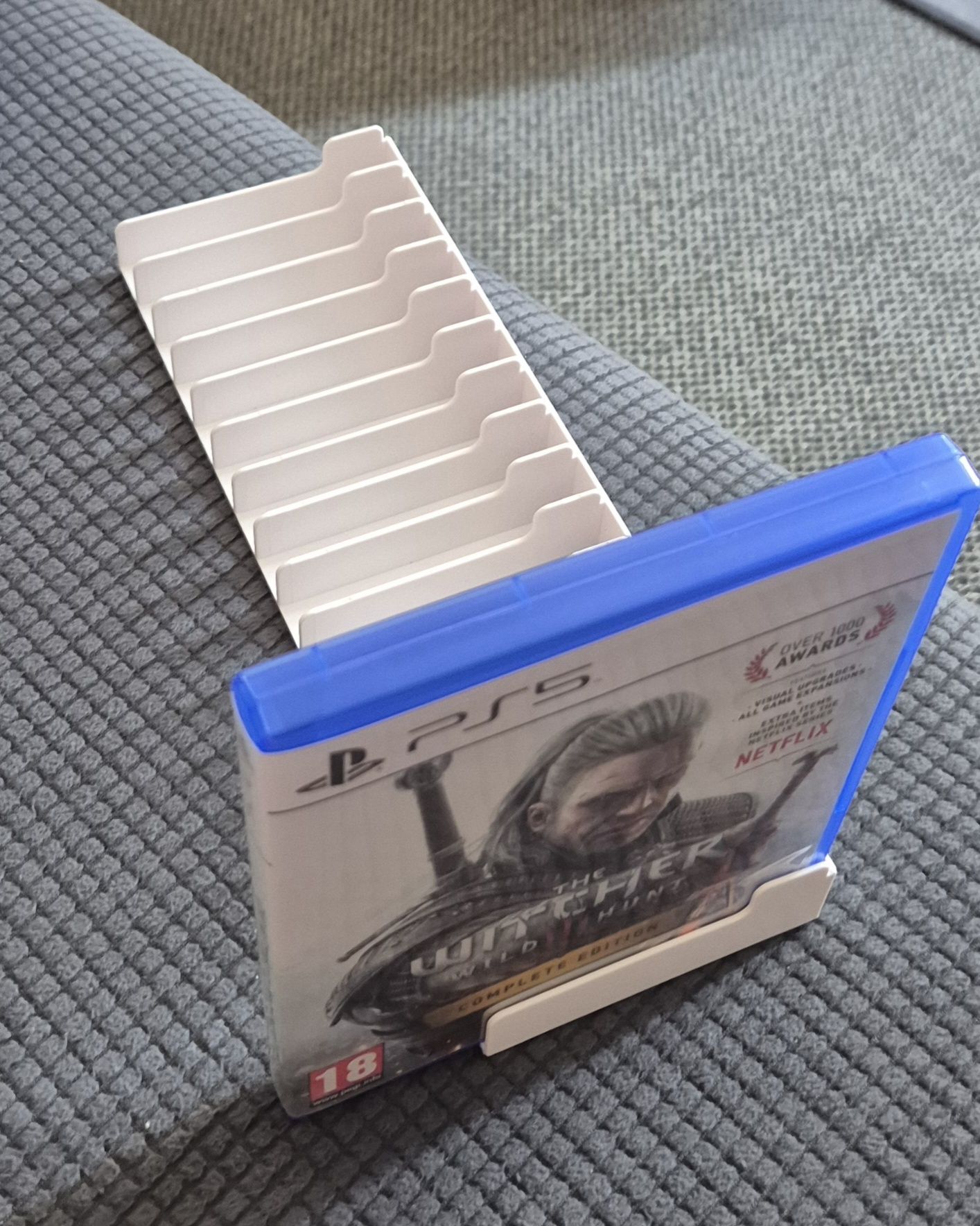 Продавам поставка за игри PS5 /PS4