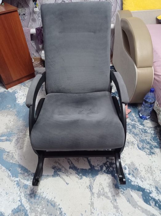 продам кресло-качалку срочно