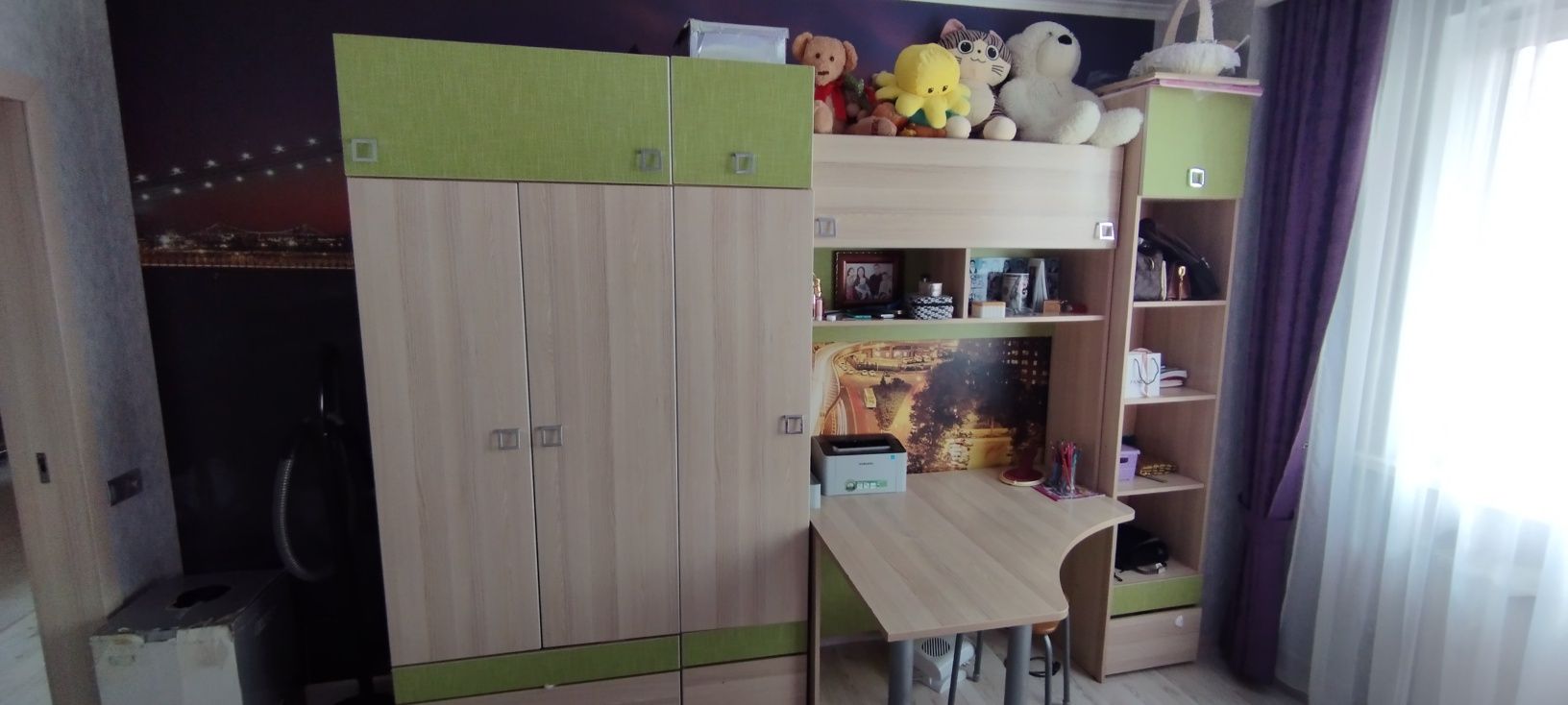 Детский шкаф со встроенным столом