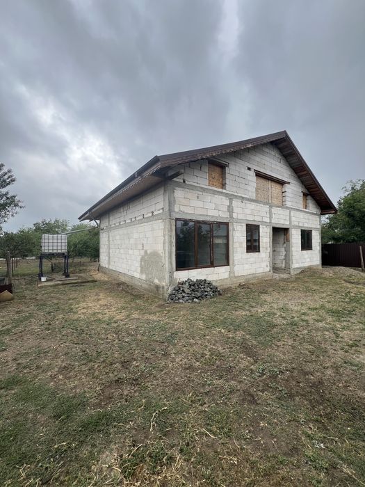Casă Parter + Mansardă + 897 mp Teren în sat Vadu Pașii