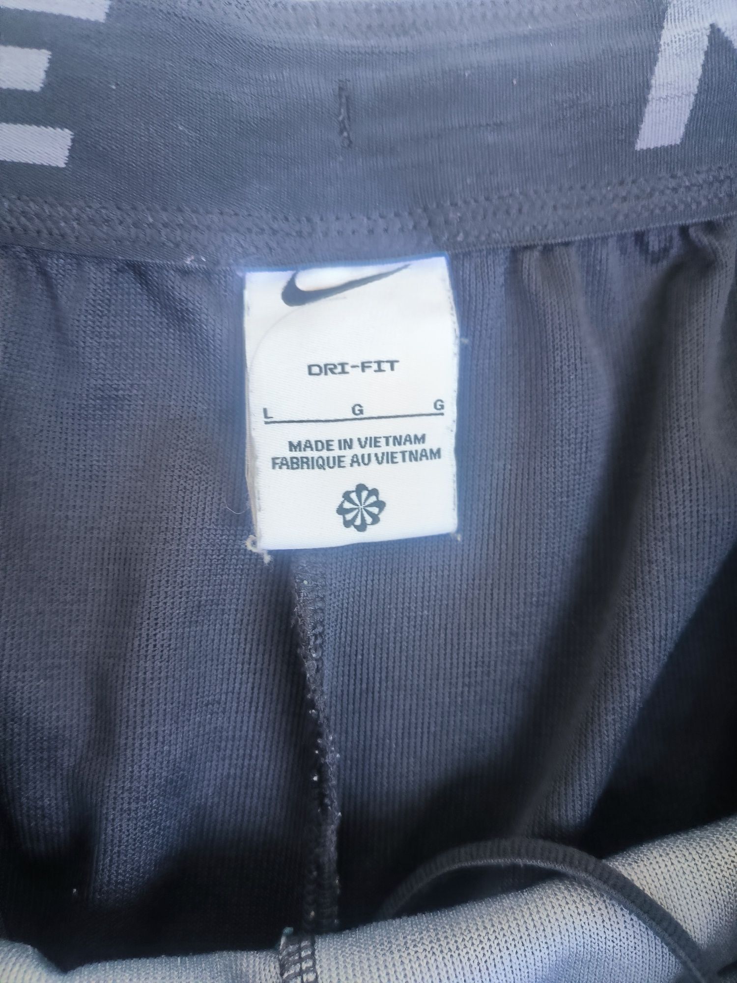 Nike къси панталони L размер