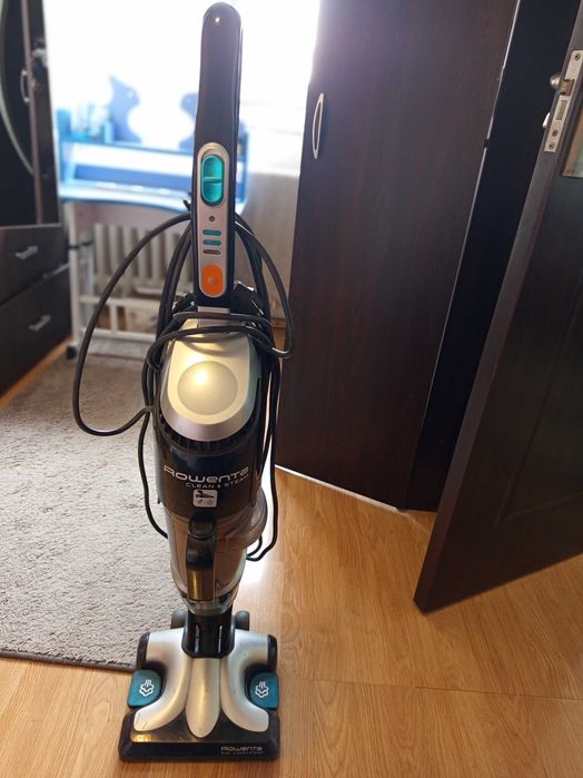 Aspirator Rowenta special conceput pentru gresie și parchet