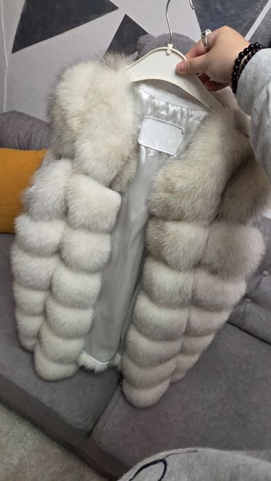 Vesta de vulpe alb polar