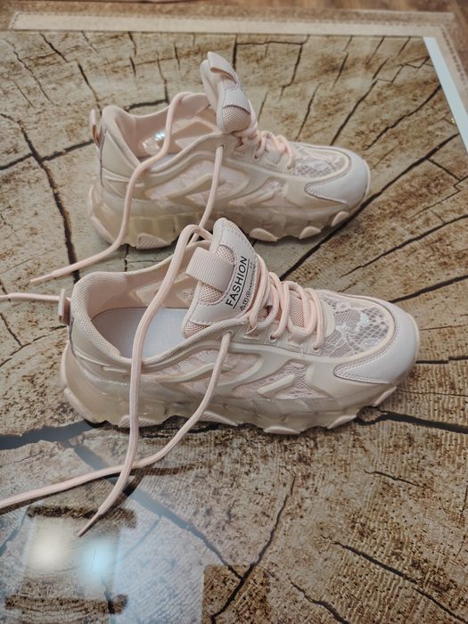 Дамски маратонки