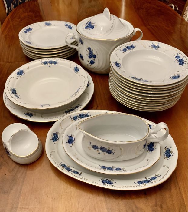 Vand  serviciu de masa de 12 persoane