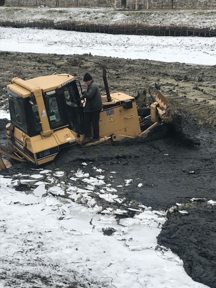 Inchiriez buldozer si escavatoare