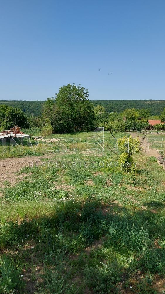 Парцел в Варна, област-с.Орешак площ 1064