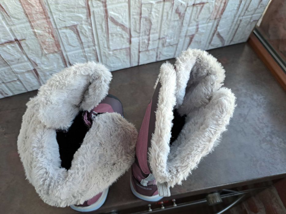 детски ботуши,зимни обувки,боти,апрески,KEEN номер35 за момиче,