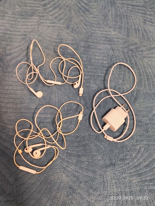 Зарядка и наушники айфон оригинал