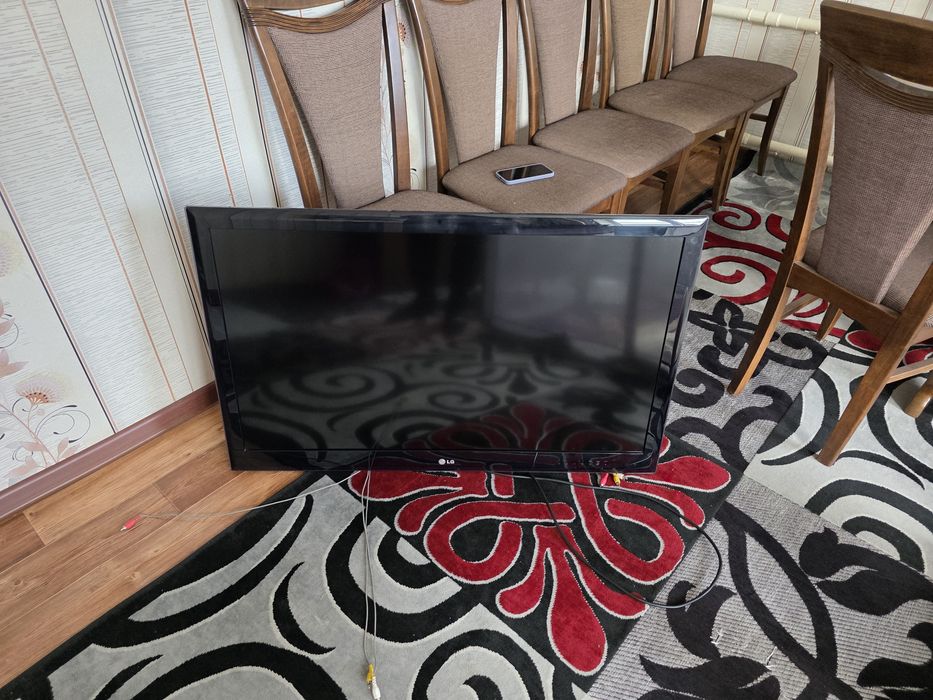 Продам телевизор LG 107 диагональ