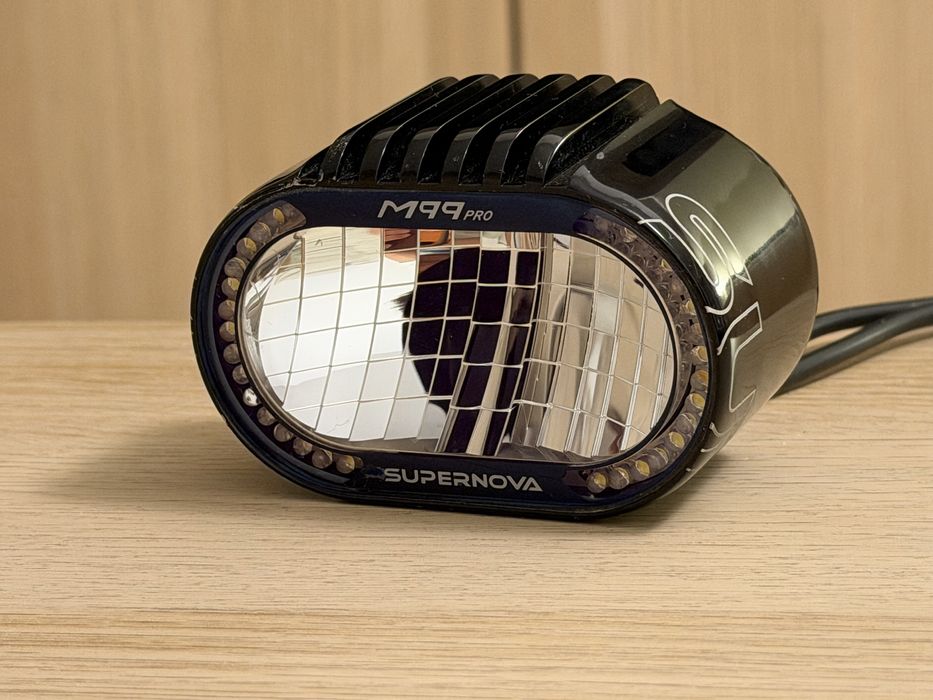 Far bicicleta Supernova M99 Pro
