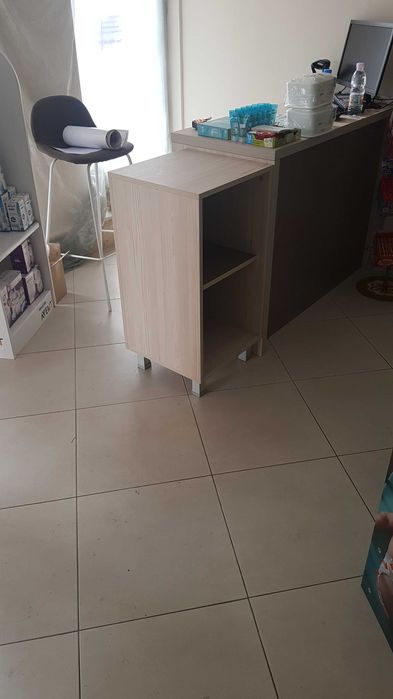 Дървен шкаф с плот