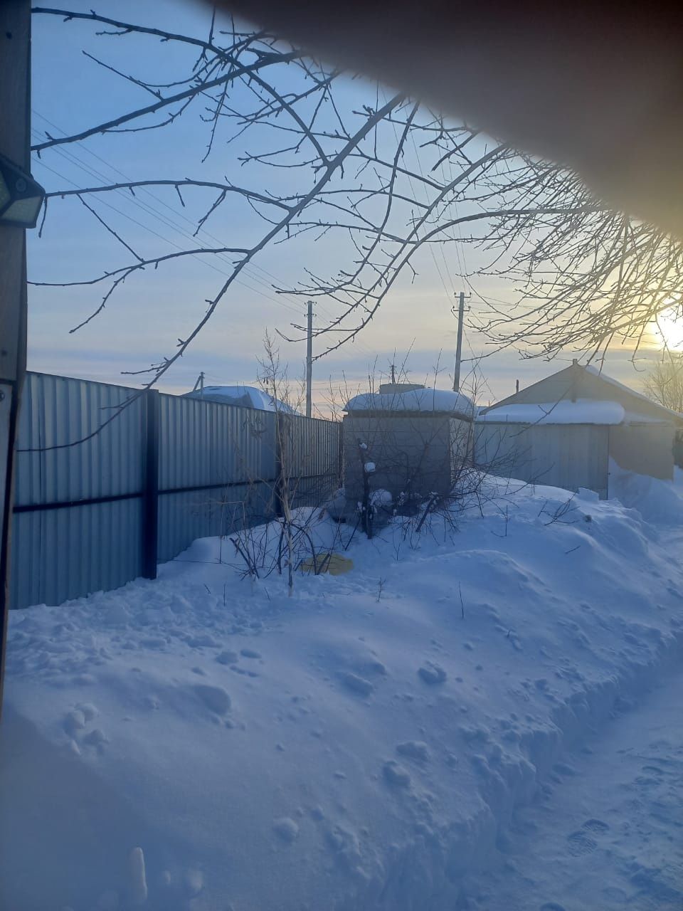 Два дома во дворе.гараж баня.сарай огород.яблони слива вишня клубника.