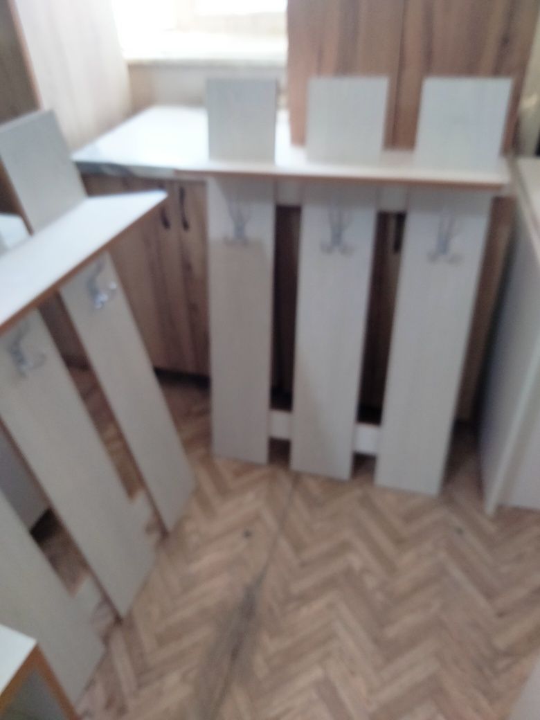 Продам вешалки для прихожей