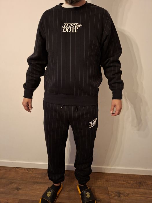 Trening nike cu linii albe