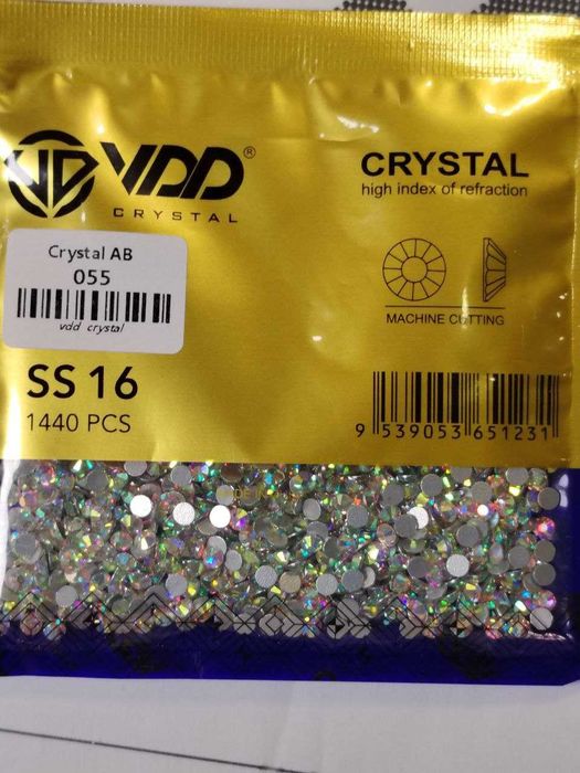 Стеклянные стразы отличного качества в ассортименте для рукоделия.