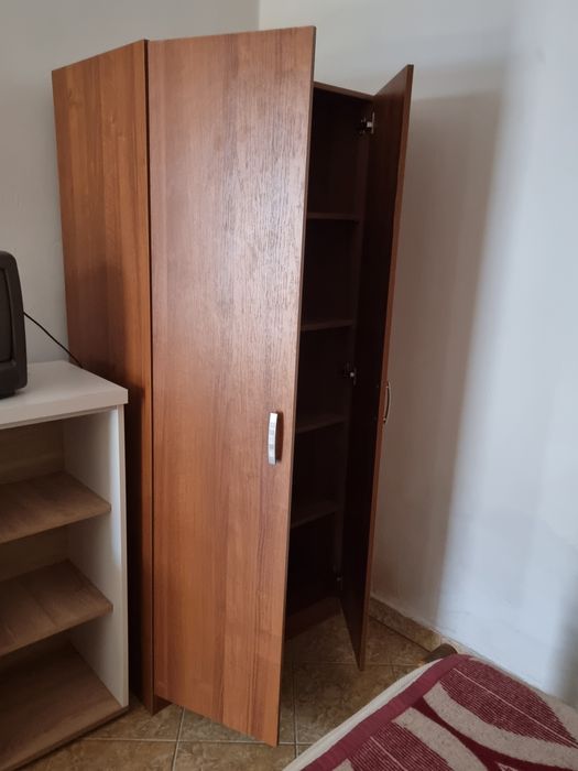 Mobila= dulap camera