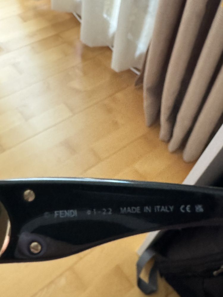 Ochelari Fendi cu eticheta