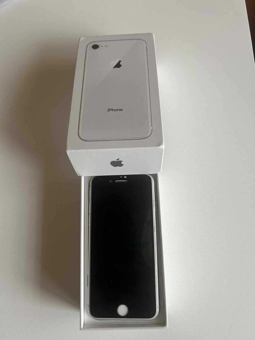 Продавам iPhone 8