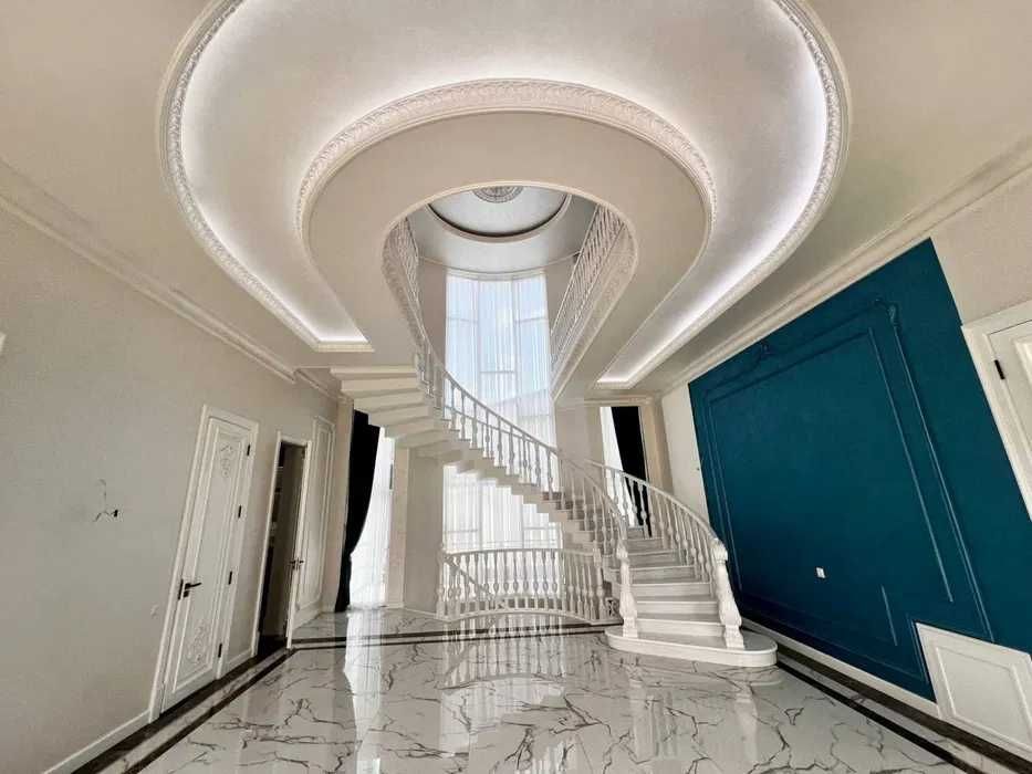 Сдаётся новый Евродом в хай тек стиле на Никитина